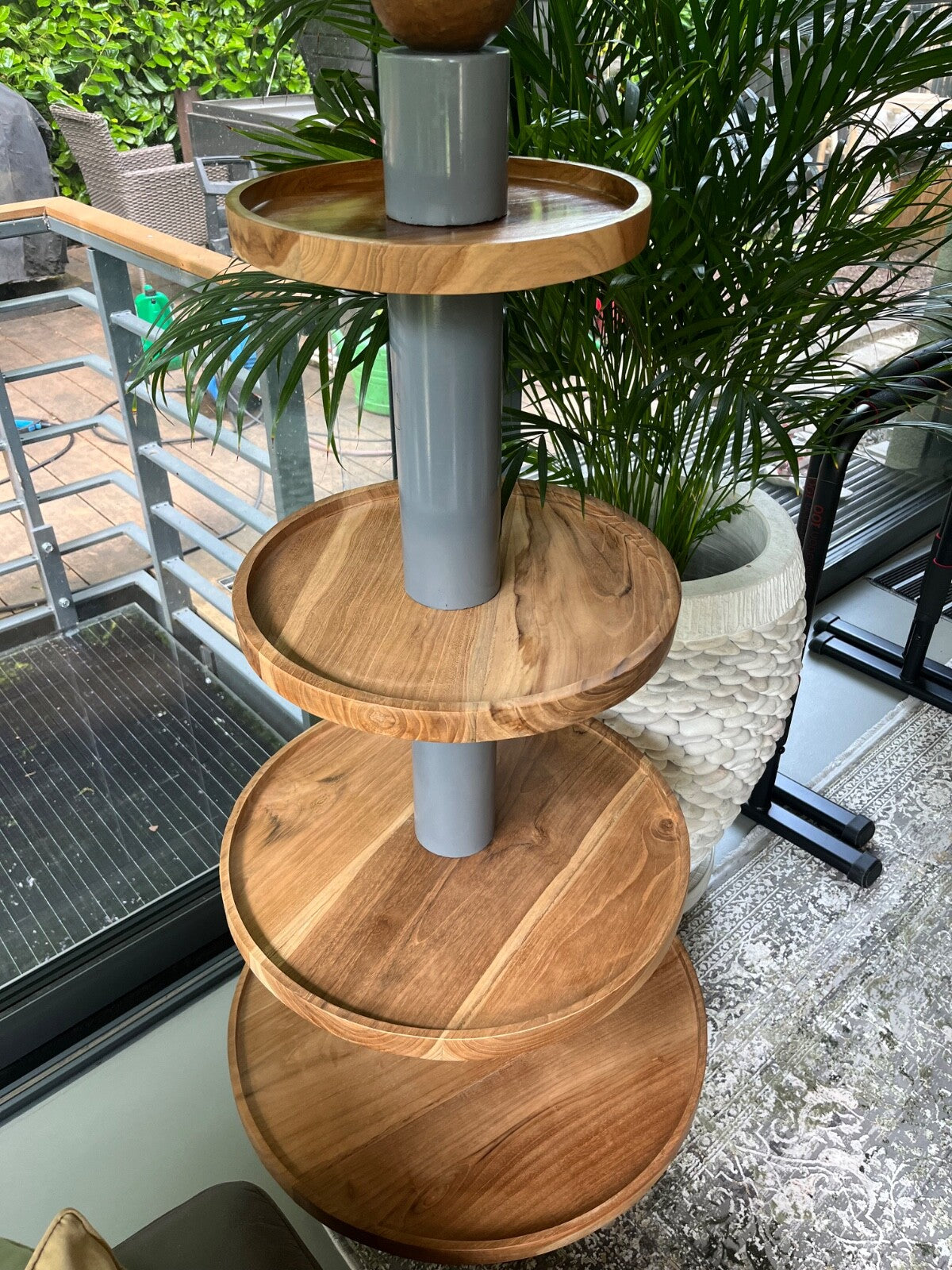 Große Holz Etagere Teakholz 140cm Höhe; 60cm Durchmesser - 5 kg I Handgefertigt